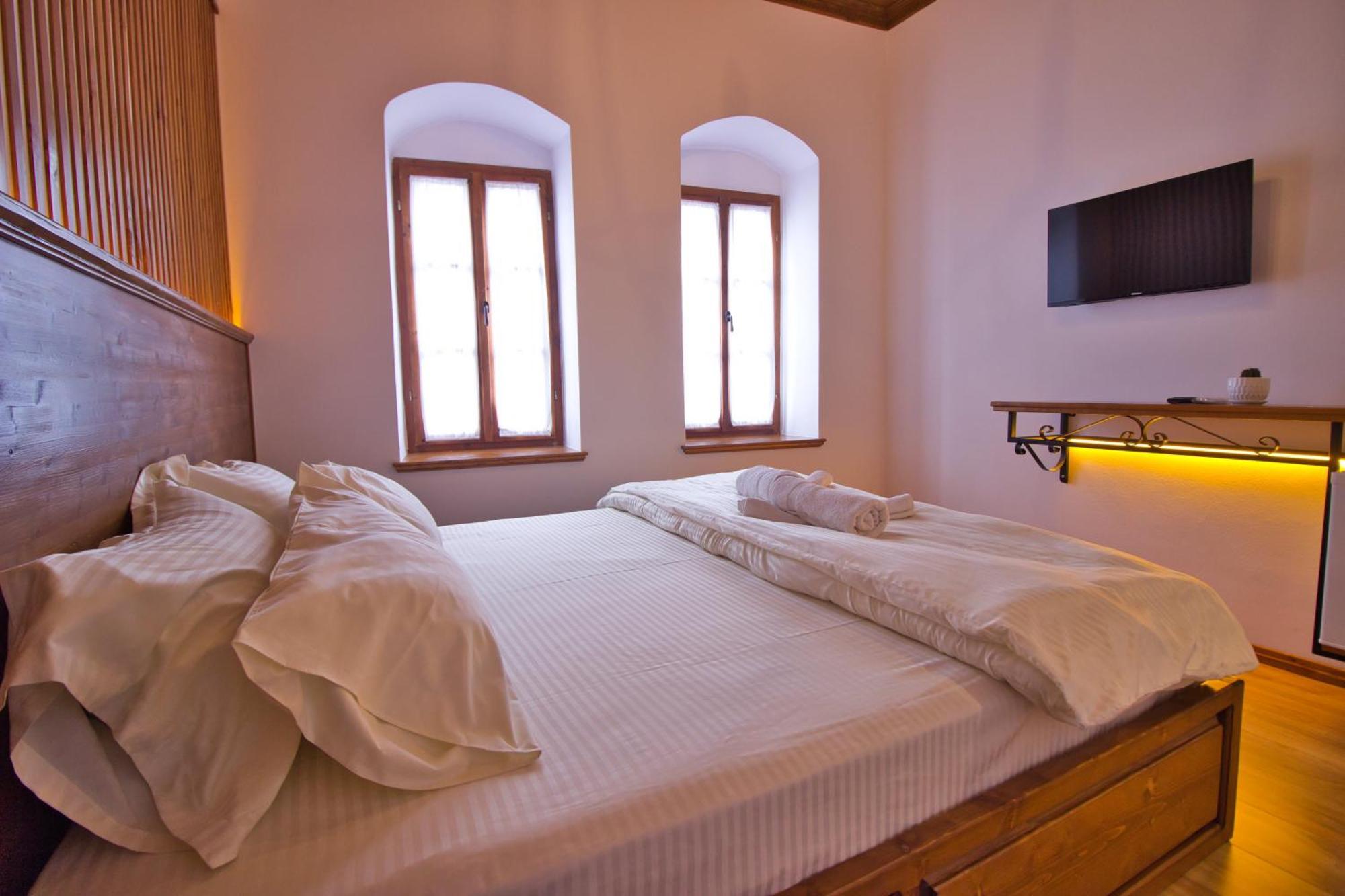 Grey Stone Hotel Gjirokaster Bagian luar foto