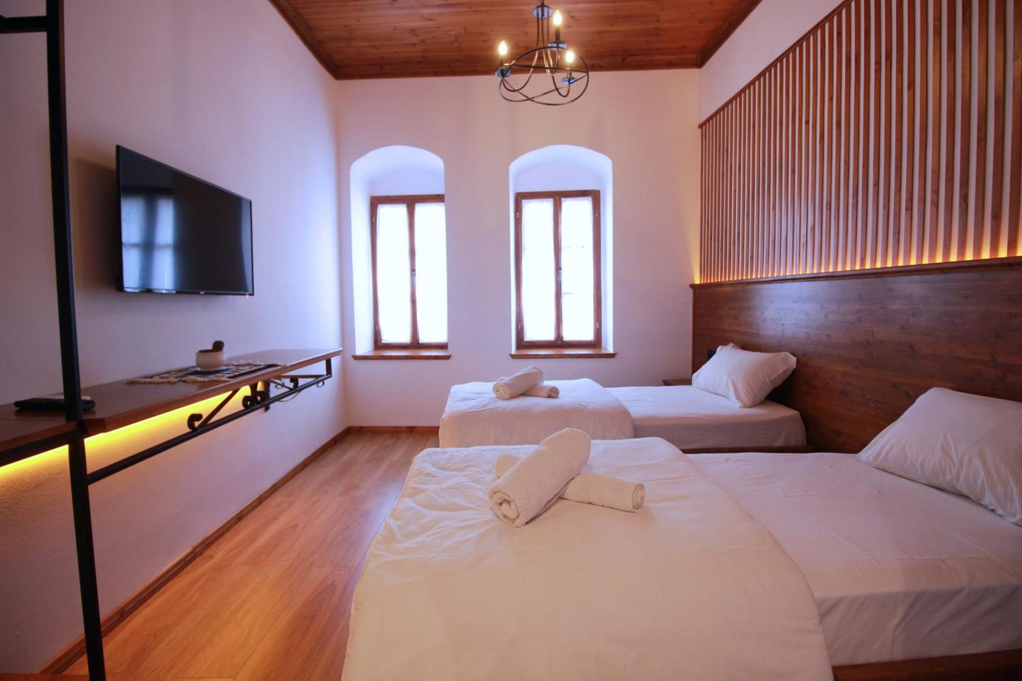 Grey Stone Hotel Gjirokaster Bagian luar foto
