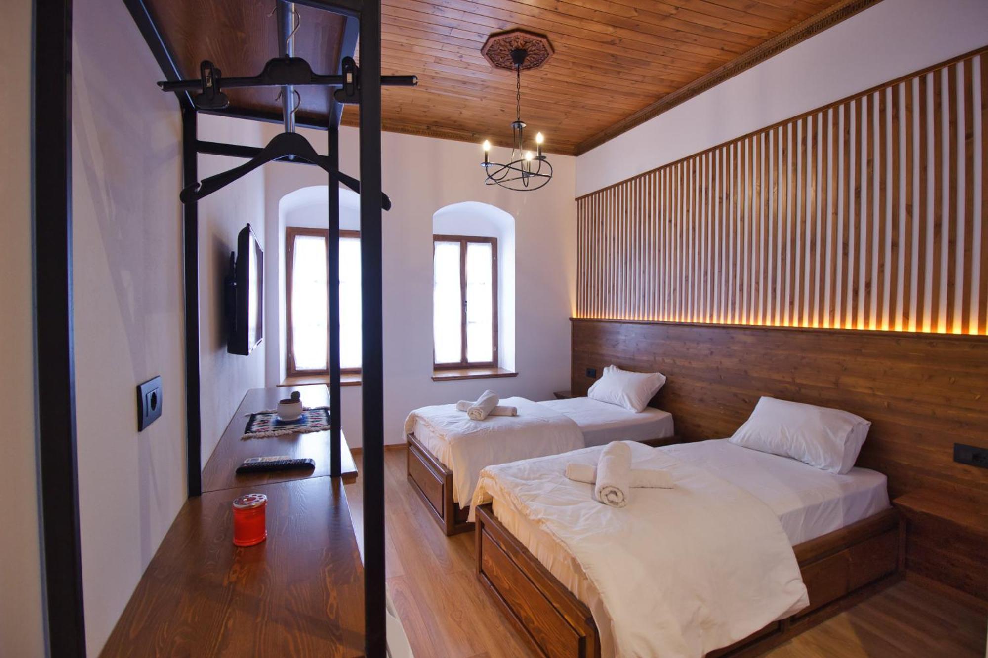 Grey Stone Hotel Gjirokaster Bagian luar foto