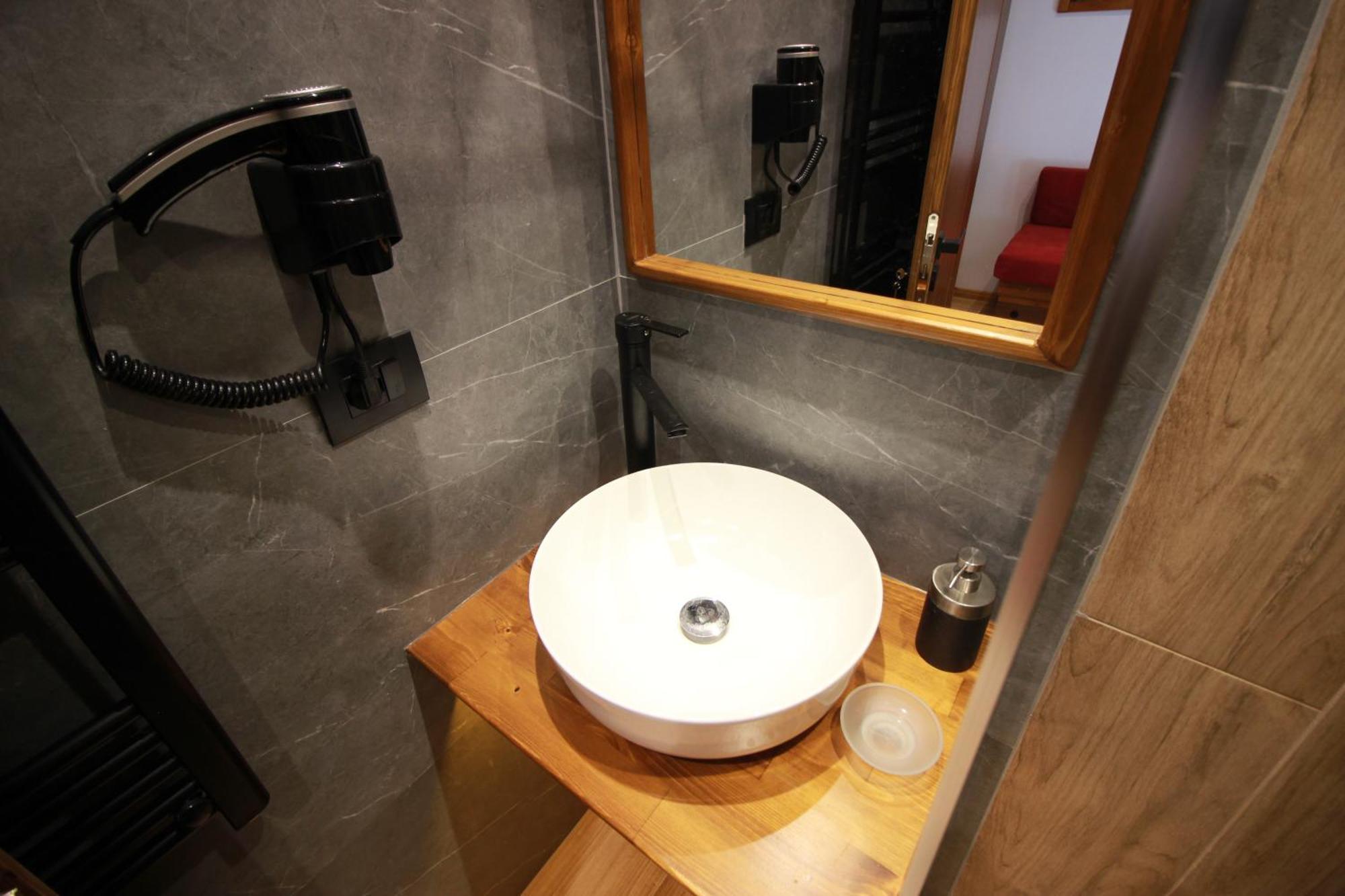 Grey Stone Hotel Gjirokaster Bagian luar foto