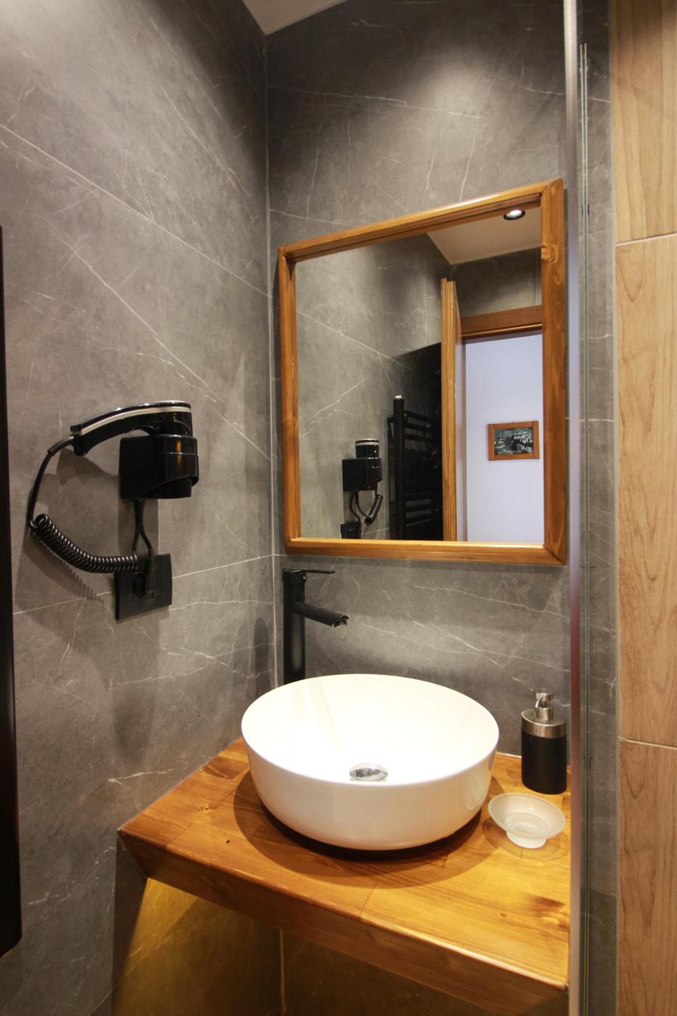 Grey Stone Hotel Gjirokaster Bagian luar foto
