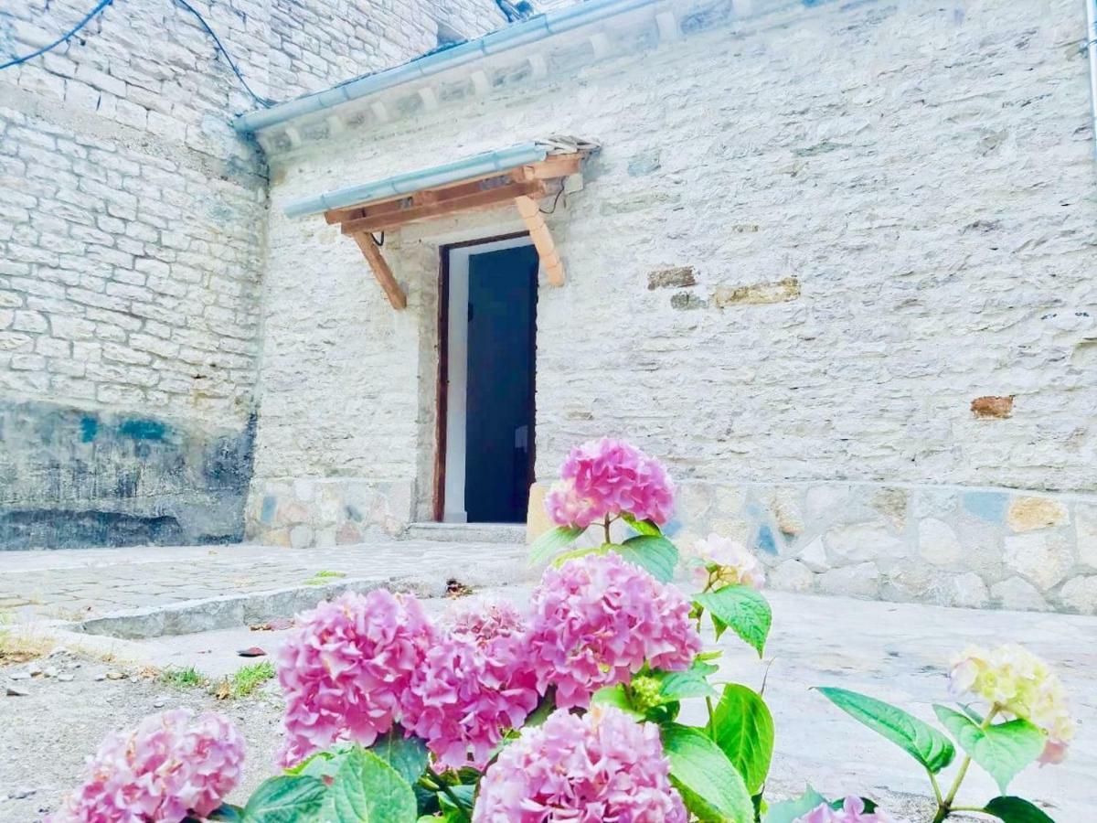 Grey Stone Hotel Gjirokaster Bagian luar foto